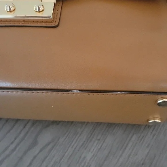Micheal Kors Crossbody - Picture 4 of 5